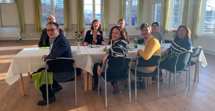 Delar av nämndens ledamöter och personal äter lunch på Marielund